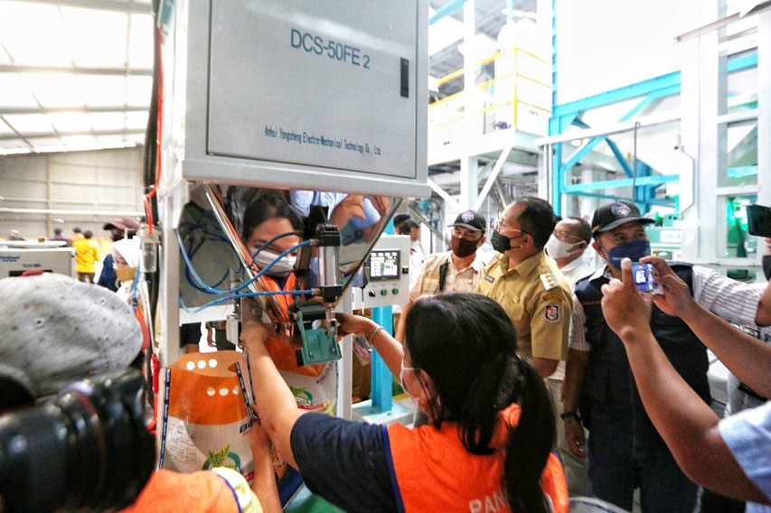 Danny Pantau Persiapan pengisian Paket Sembako di Bulog